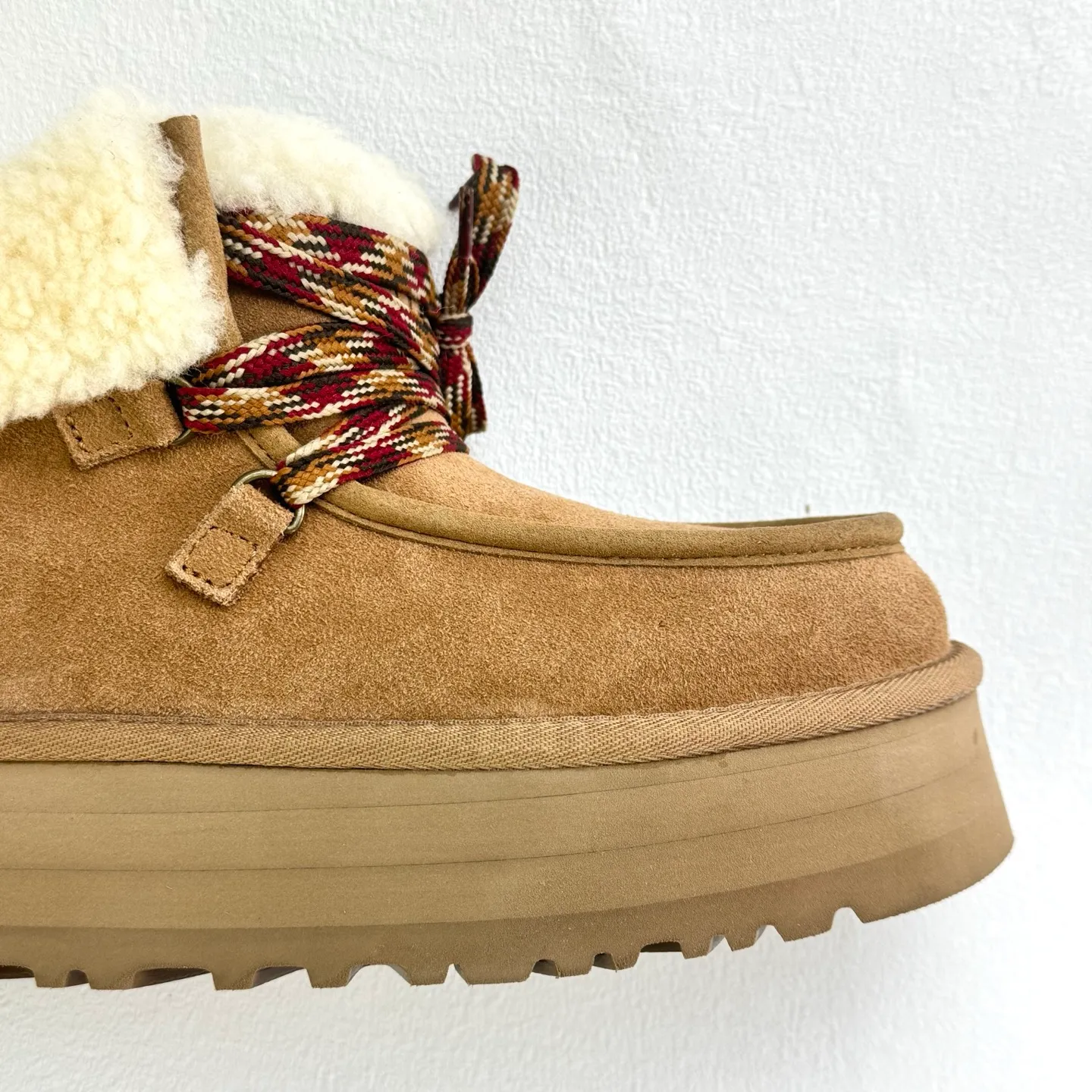 Self-pickup 💰560 Ugg Fukala lace-up boots 3954 The official website's main recommendation. A must-have for Maillard in autumn and winter. Every color matches well. The shape is super positive. The soles are increased by 3.8cm. Perfectly modifying the leg shape. Simple and elegant style. Must be arranged! size：35-40